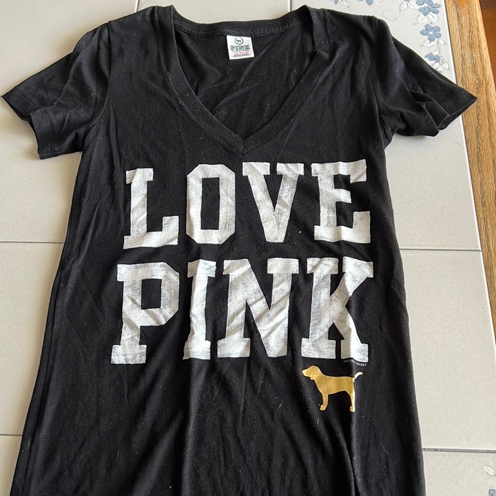 Victoria Secret Pink v neck t-shirt